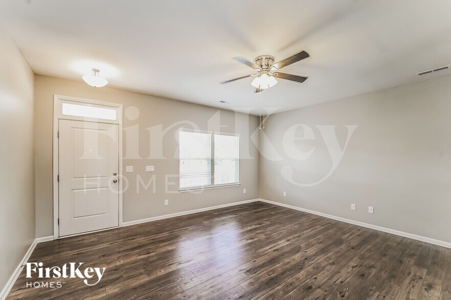 Building Photo - 4011 Huntley Glen Dr
