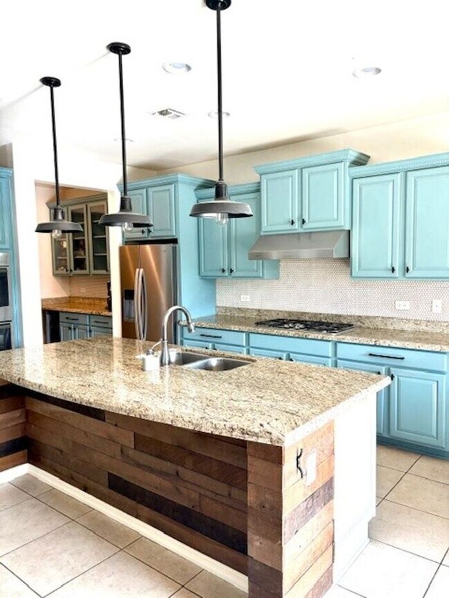 Building Photo - 1/2 MONTH FREE ON A 12 MONTH LEASE ! MOVE ...