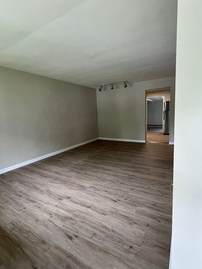 Building Photo - Spacious and Freshly Remodeled in Ritenour...