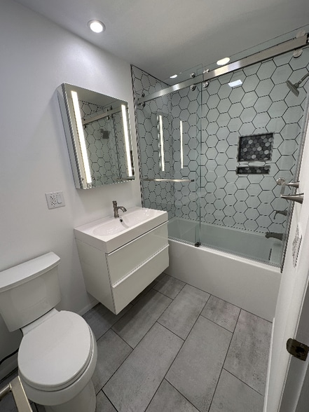 Building Photo - 1119 Poinsettia Dr