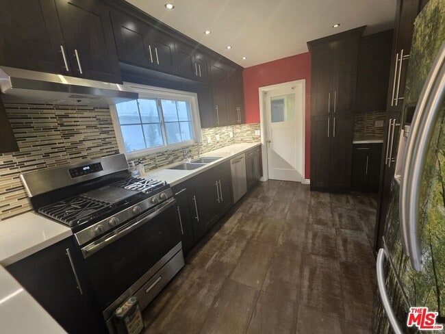 Building Photo - 939 S Ogden Dr