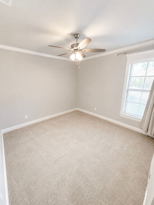 Building Photo - Forest Hills Subdivision!