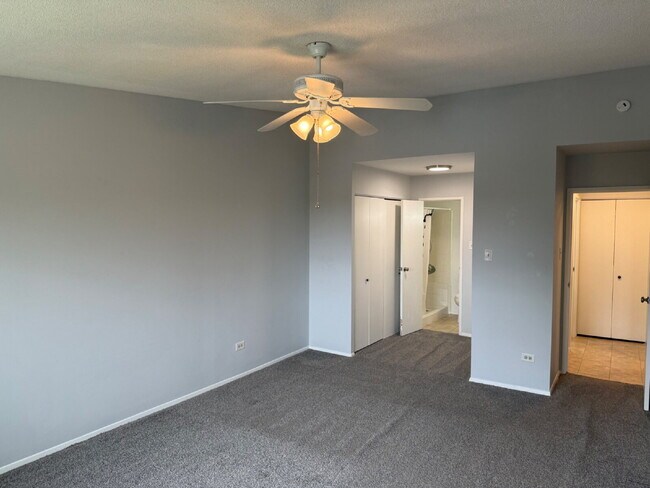 Building Photo - "Charming 1-Bedroom Condo Retreat in the Heart of Denver – Spacious 855 Sq Ft!"