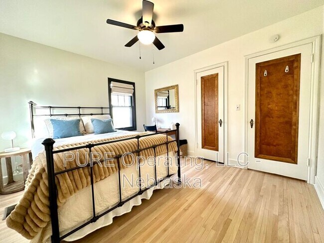 Building Photo - 4928 Happy Hollow Blvd