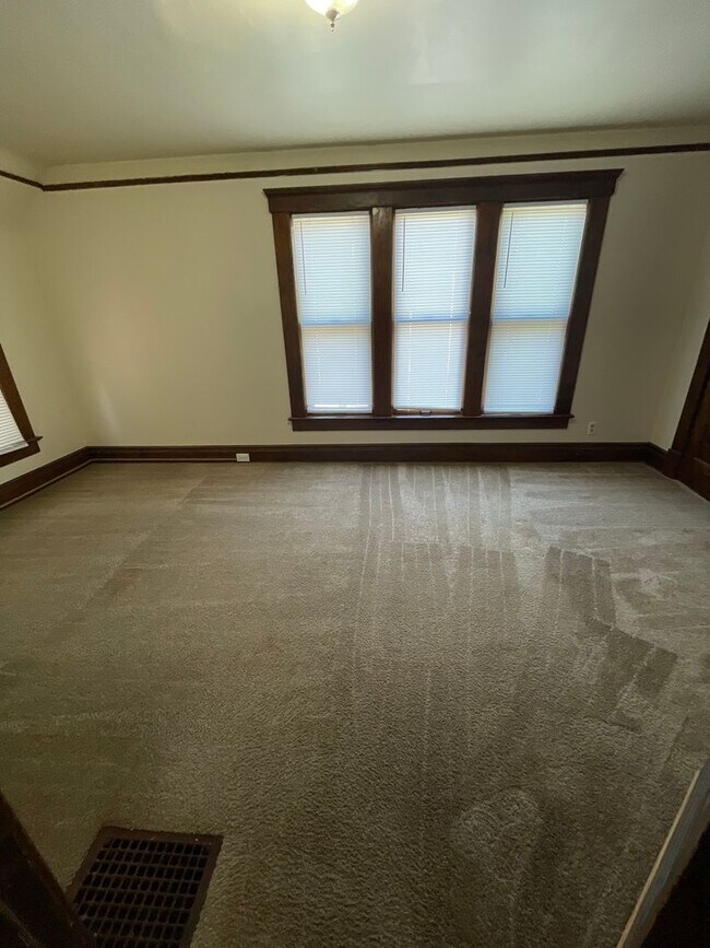 Building Photo - 410 E William St