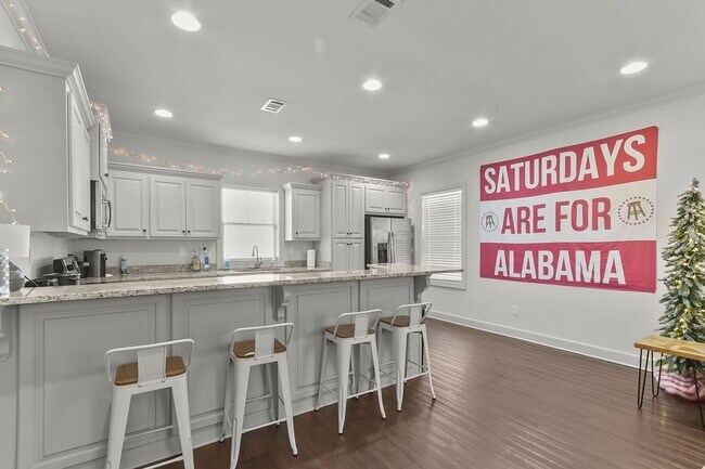 Building Photo - Spacious 3 Bedroom 3.5 Bath Available Fall 2026! Schedule your Tour and Apply today!