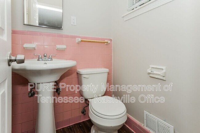 Building Photo - 1441 Whitney Ave