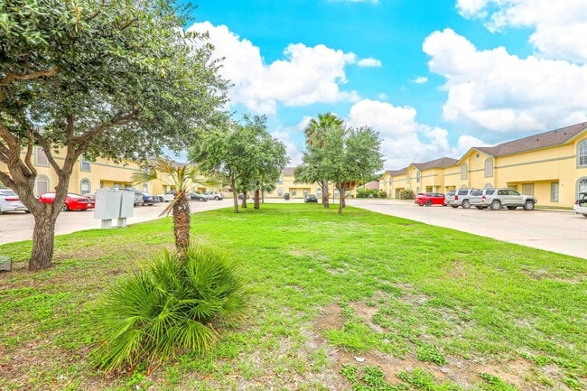 Building Photo - 1000 Ranchway Dr
