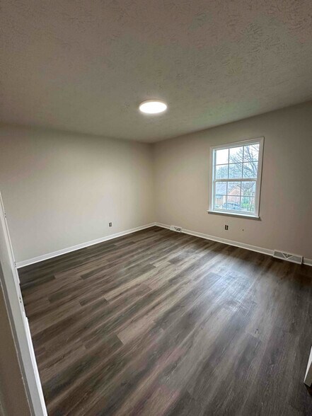 Building Photo - 1176 Tatesbrook Dr