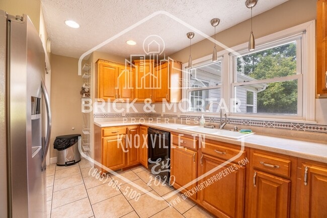 Building Photo - 815 Julianne Dr
