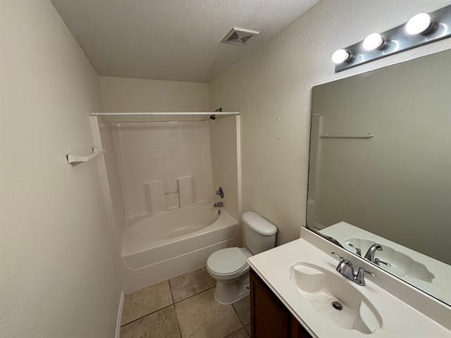 Building Photo - 3408 St Vincent Rd