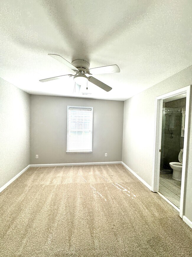Building Photo - 137 Towne Park Dr