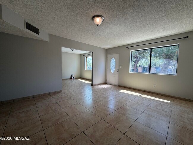 Building Photo - 1354 W Sonora St