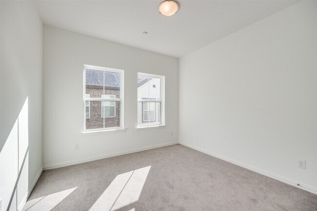 Building Photo - 2414 Ash Ln