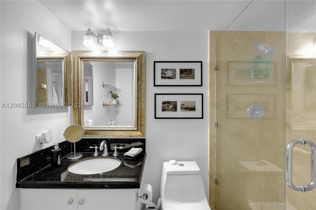 Building Photo - 540 Brickell Key Dr