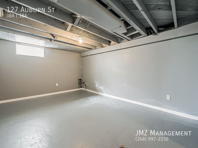 Building Photo - 127 Auburn St