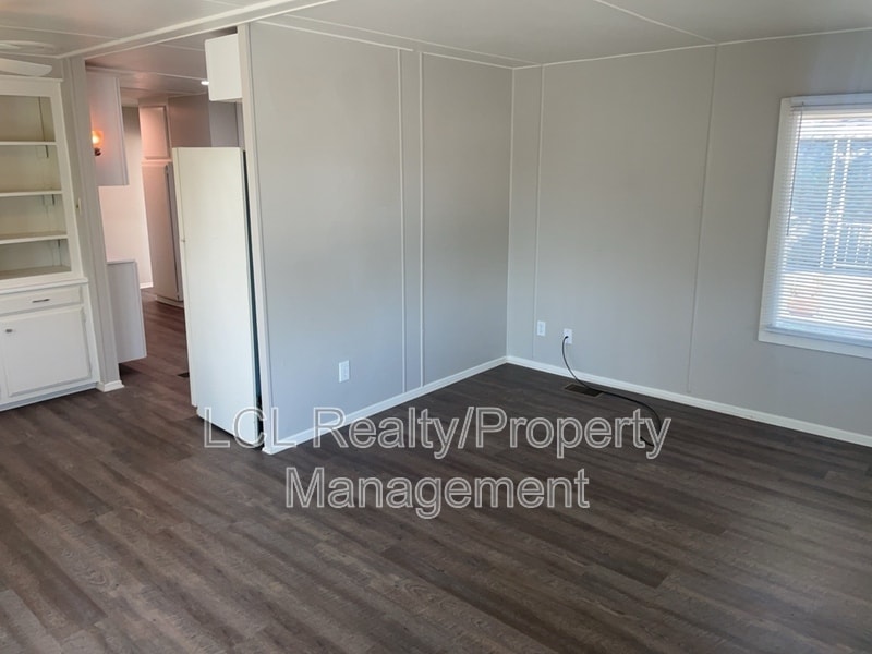 Building Photo - 650 San Jose Dr