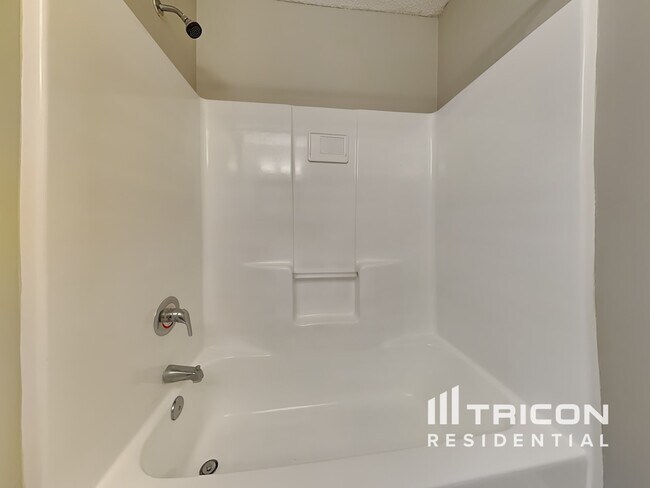 Building Photo - 7764 Invermere Boulevard Jacksonville FL