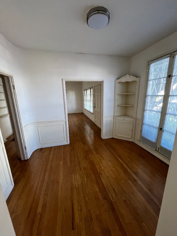 Building Photo - 141 1/2 Sweetzer Ave