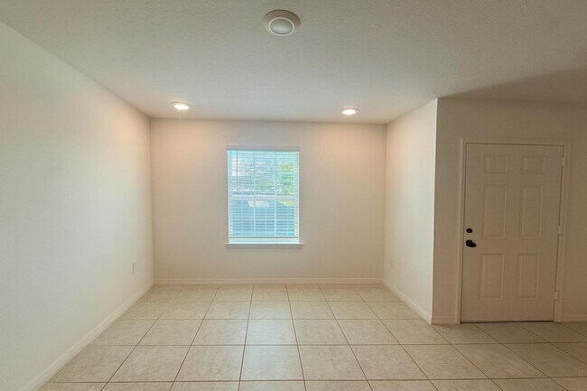 Building Photo - 1963 SW Import Dr