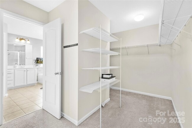 Building Photo - 5829 Dinsmore Ln