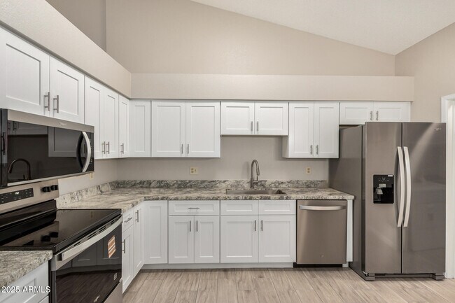 Building Photo - 5136 E Evergreen St