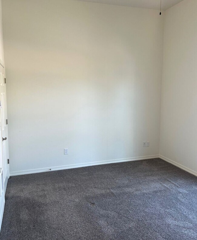 Building Photo - Evergreen Multiplex