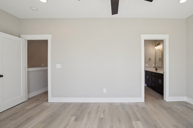 Building Photo - 908 Anderson Ln