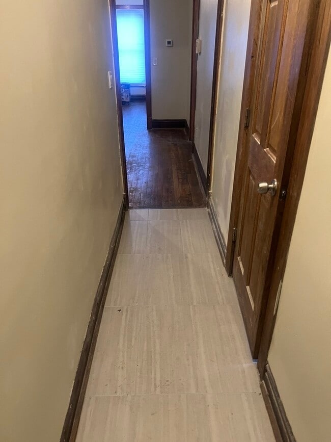 Building Photo - 6525 S Vernon Ave