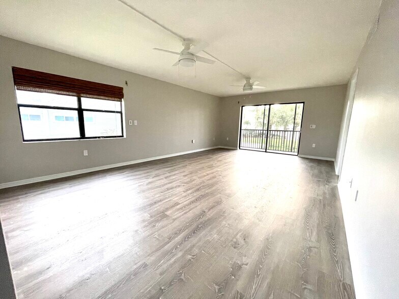 Living room - 1850 Atlantic St
