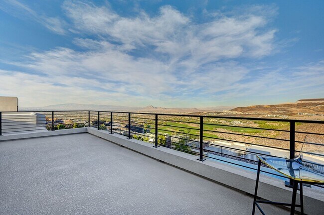 Building Photo - Amazing Golf Course and Las Vegas Valley V...