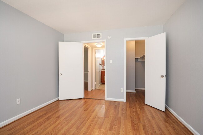 Building Photo - 2100 Wilcrest Dr