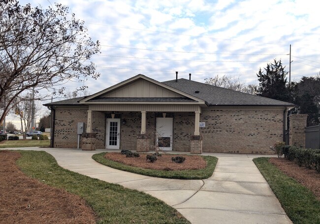 Building Photo - 716 Carneros Ci