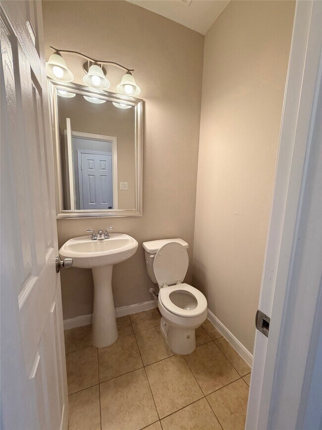 Building Photo - 12722 Yoshino Cherry St