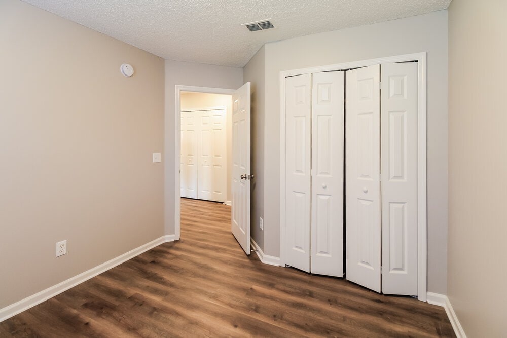 Building Photo - 597 Prosperity Lake Dr