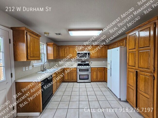 Building Photo - 212 W Durham St