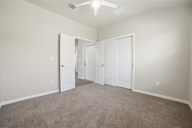 Building Photo - 600 Marimoor Dr