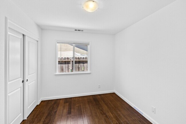 Building Photo - Updated 4 Bedroom 2 Bath North Napa Home