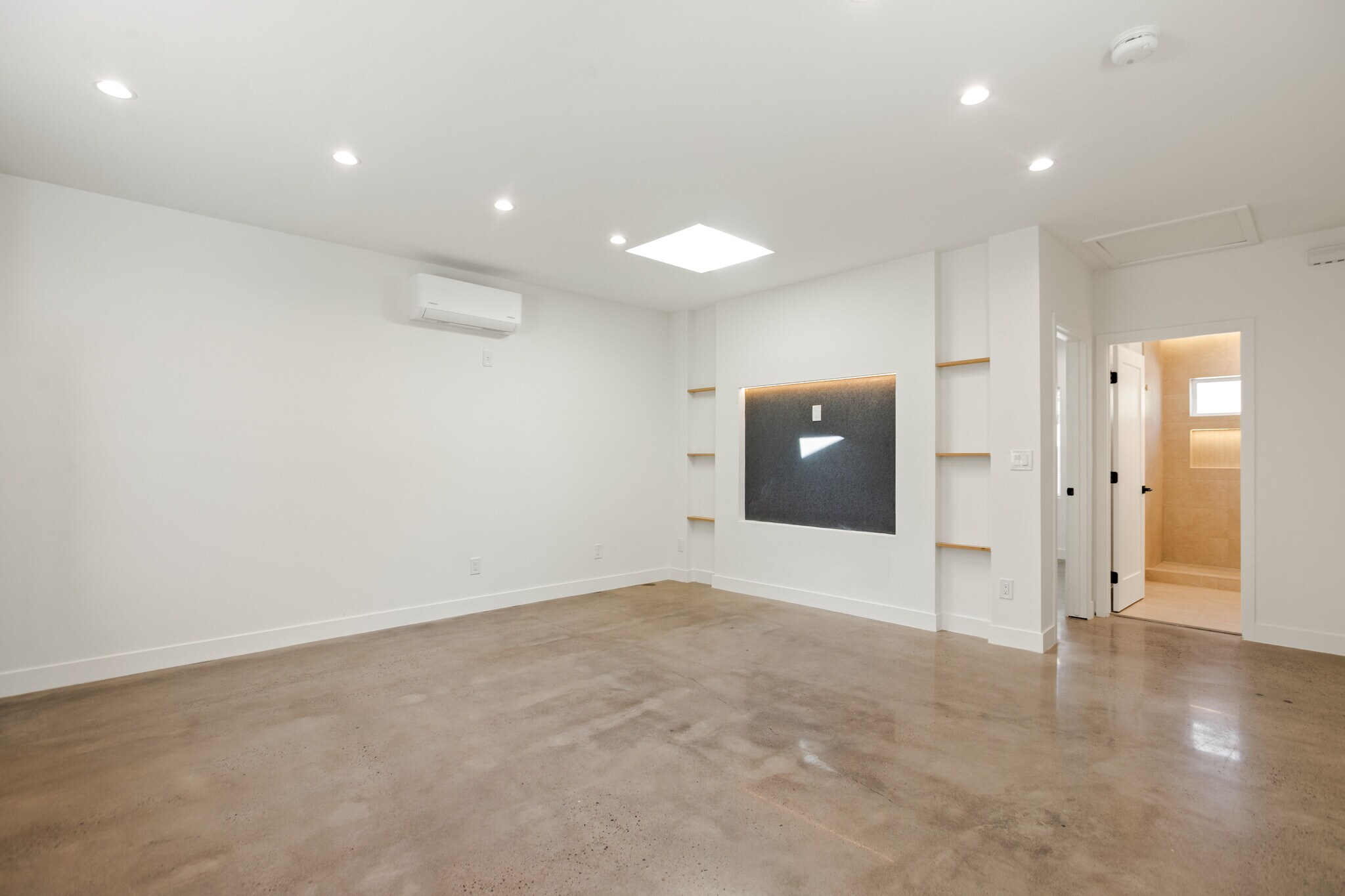 Building Photo - 7314 Fallbrook Ave