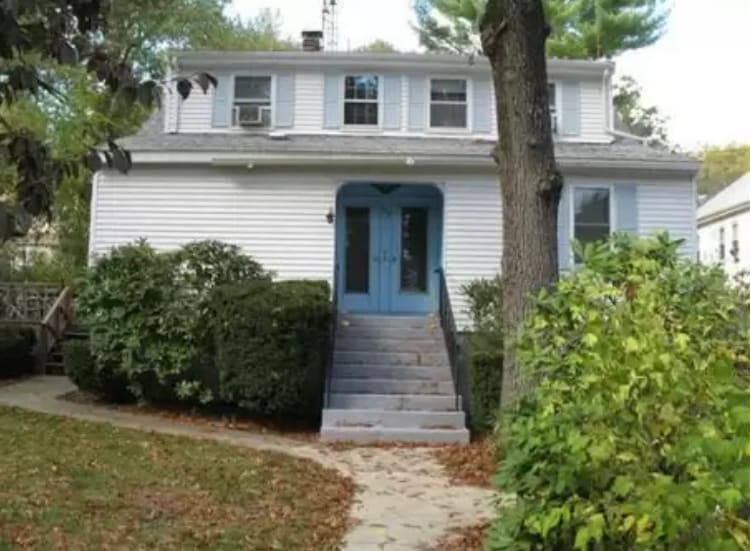 Building Photo - 333 Village St