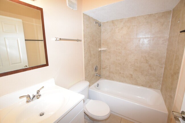 Building Photo - 2401 Barley Club Ct