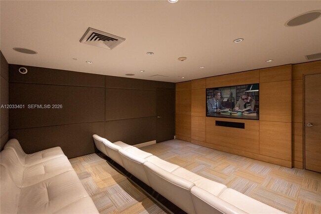 Building Photo - 950 Brickell Bay Dr