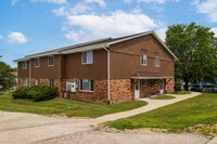 Building Photo - 2103 Green Tree Rd