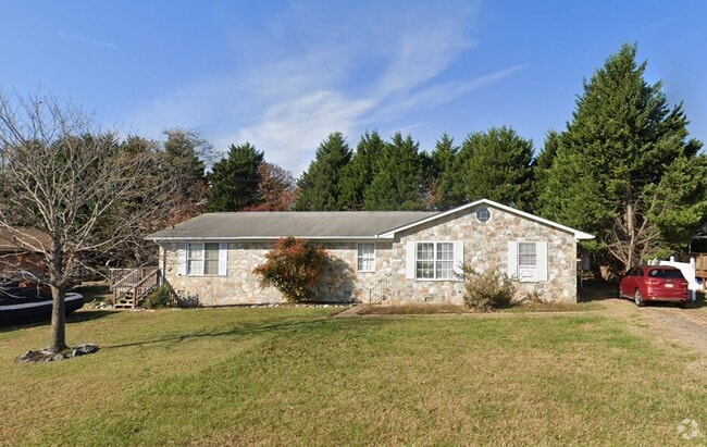 Building Photo - 1819 Meadow Dr