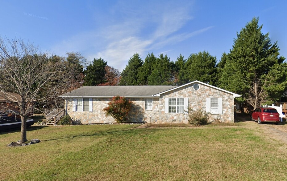 Primary Photo - 1819 Meadow Dr