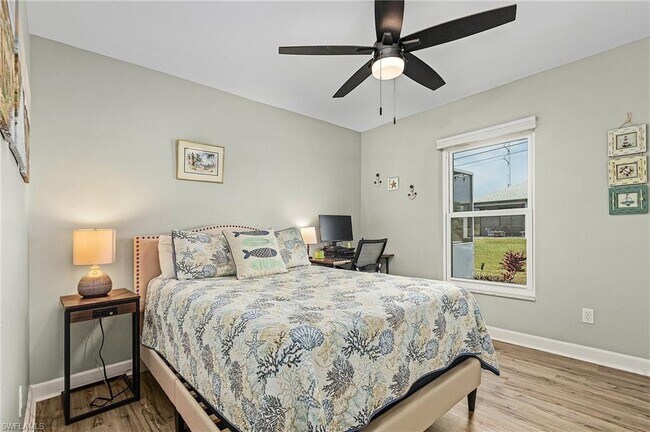 Building Photo - 703 NE 23rd Terrace