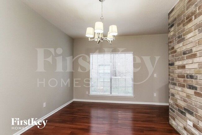 Building Photo - 123 S Village Knoll Cir
