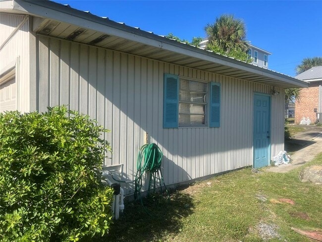 Building Photo - 1742 S Central Ave