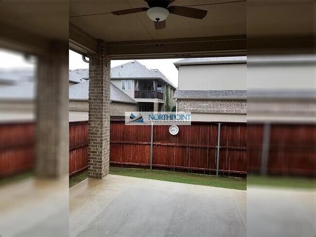 Building Photo - Move-in Special: 50% off second full month...