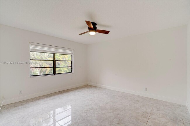 Building Photo - 136 S Cypress Rd